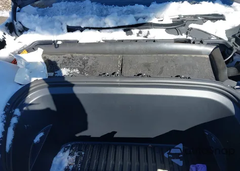 2025 Tesla Model Y Long Range Dual Motor All-Wheel Drive z USA, uszkodzony, nr VIN 7SAYGDEE4SA337897